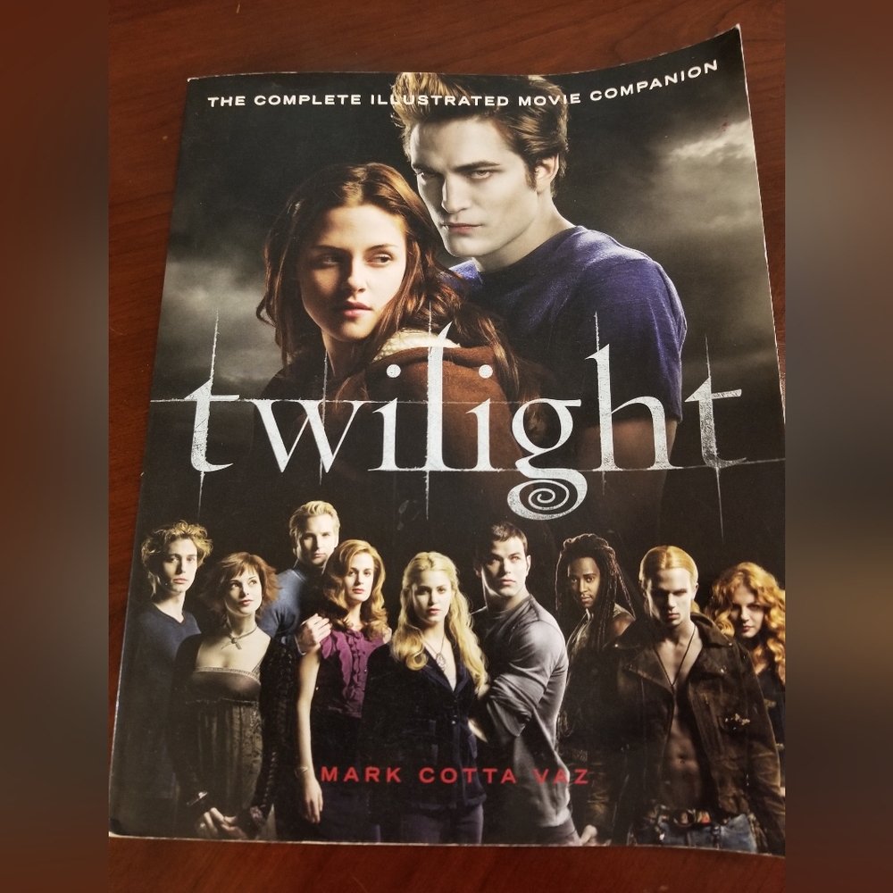Twilight The Complete Illustrated Movie Companion Book